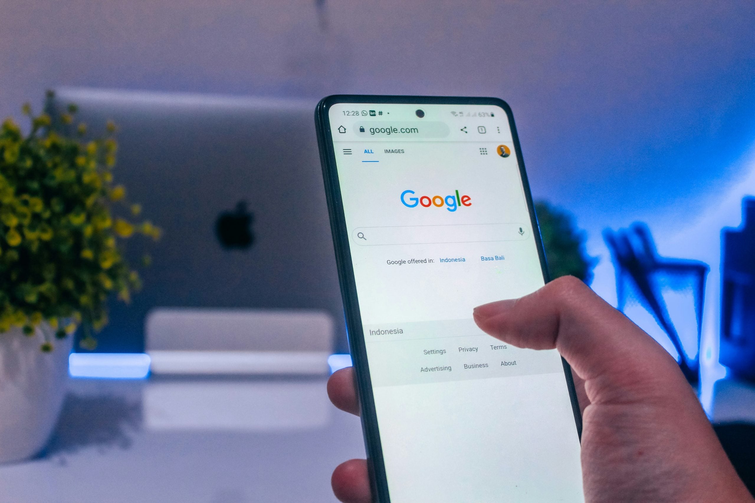 How AI search breaks one query into many